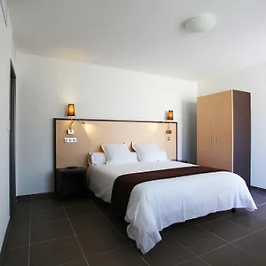 hotel-restaurant-les-pielettes.fr-provencehotel.com/
